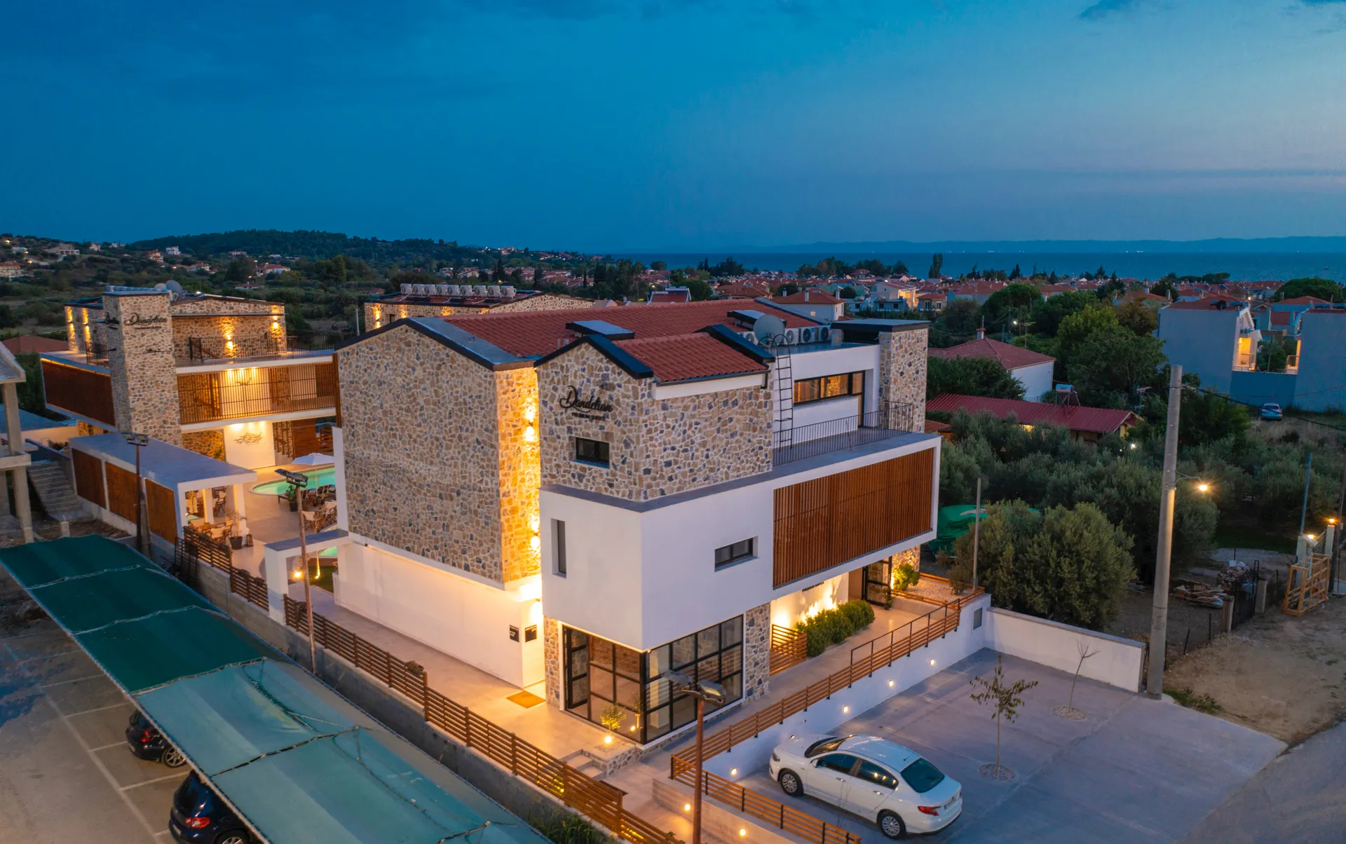 Tiara Holidays - Dandelion Premium Suites - kompleks